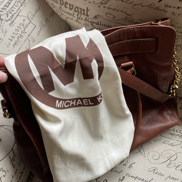 👜 AUTHENTIC Michael Kors Hamilton leather Satchel Shoulder Lock Key Clochette - Picture 10 of 14